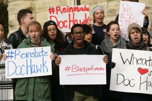 ct-wheaton-college-students-protest-video-20151216